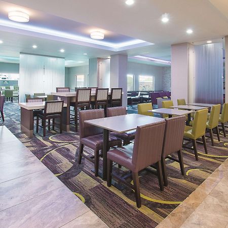 La Quinta By Wyndham Arlington North 6 Flags Dr Hotel Bagian luar foto