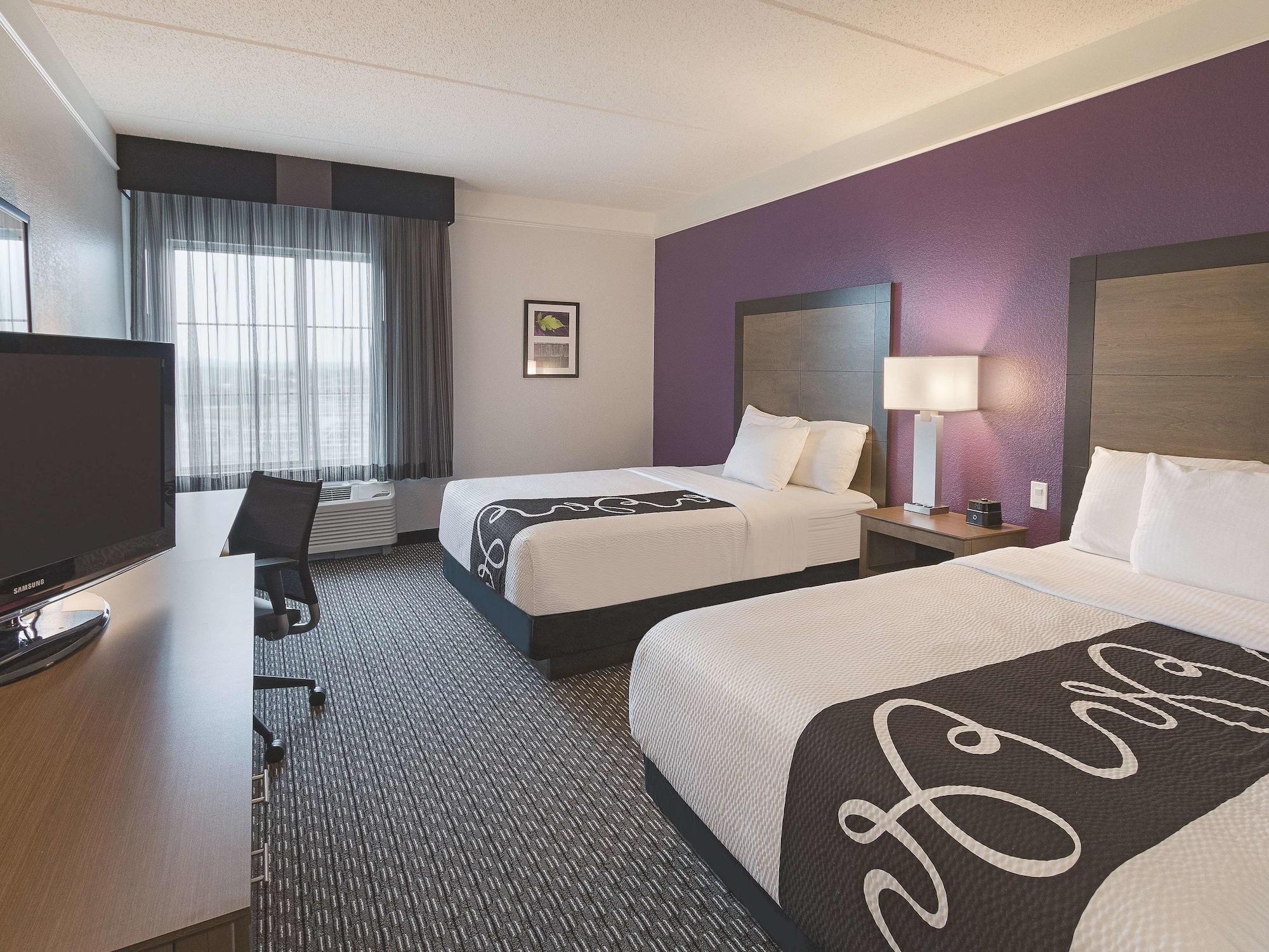 La Quinta By Wyndham Arlington North 6 Flags Dr Hotel Bagian luar foto