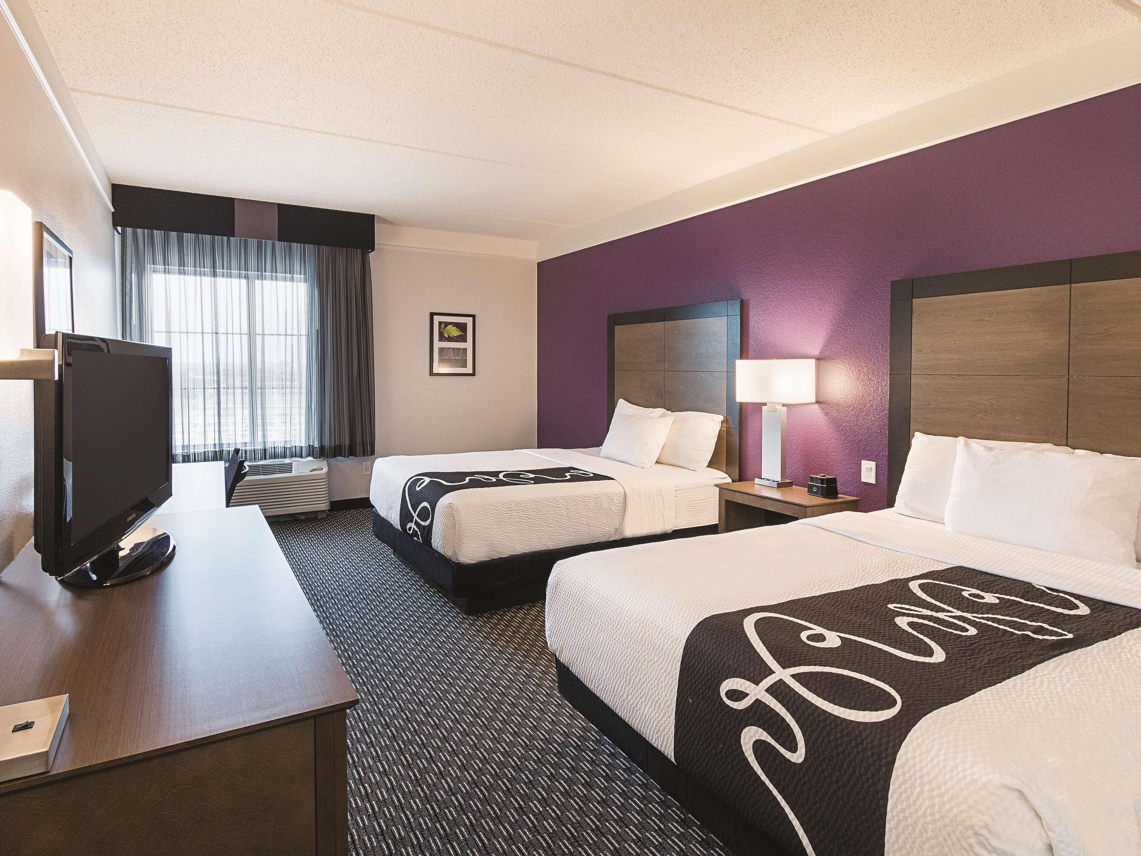 La Quinta By Wyndham Arlington North 6 Flags Dr Hotel Bagian luar foto