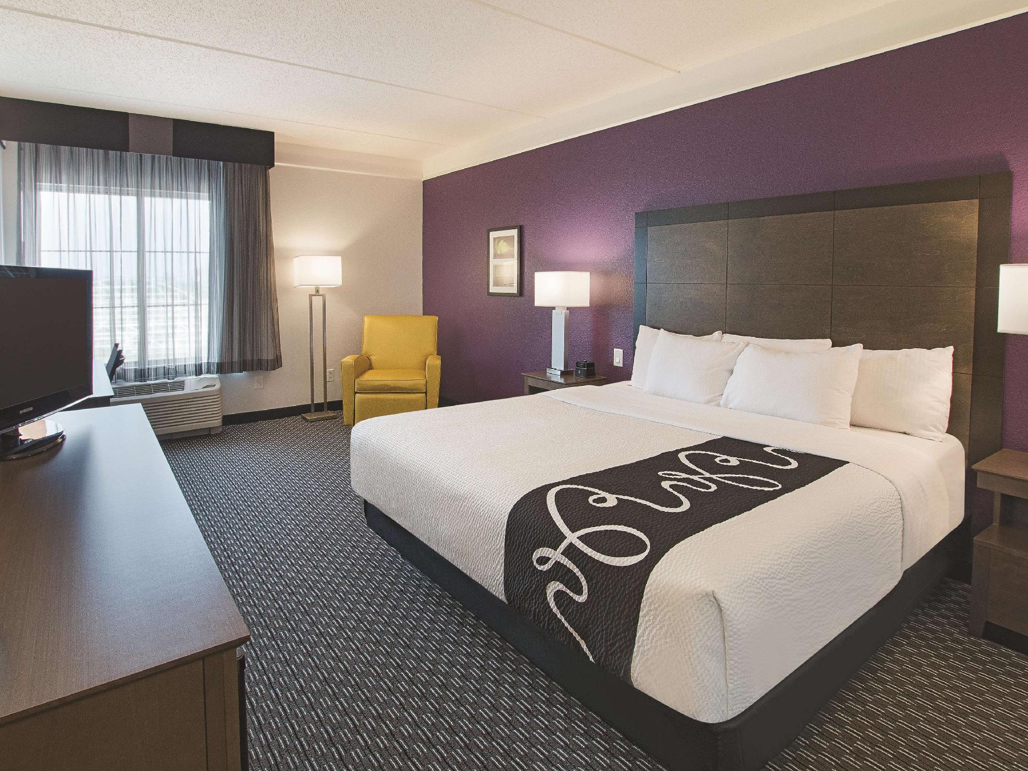 La Quinta By Wyndham Arlington North 6 Flags Dr Hotel Bagian luar foto