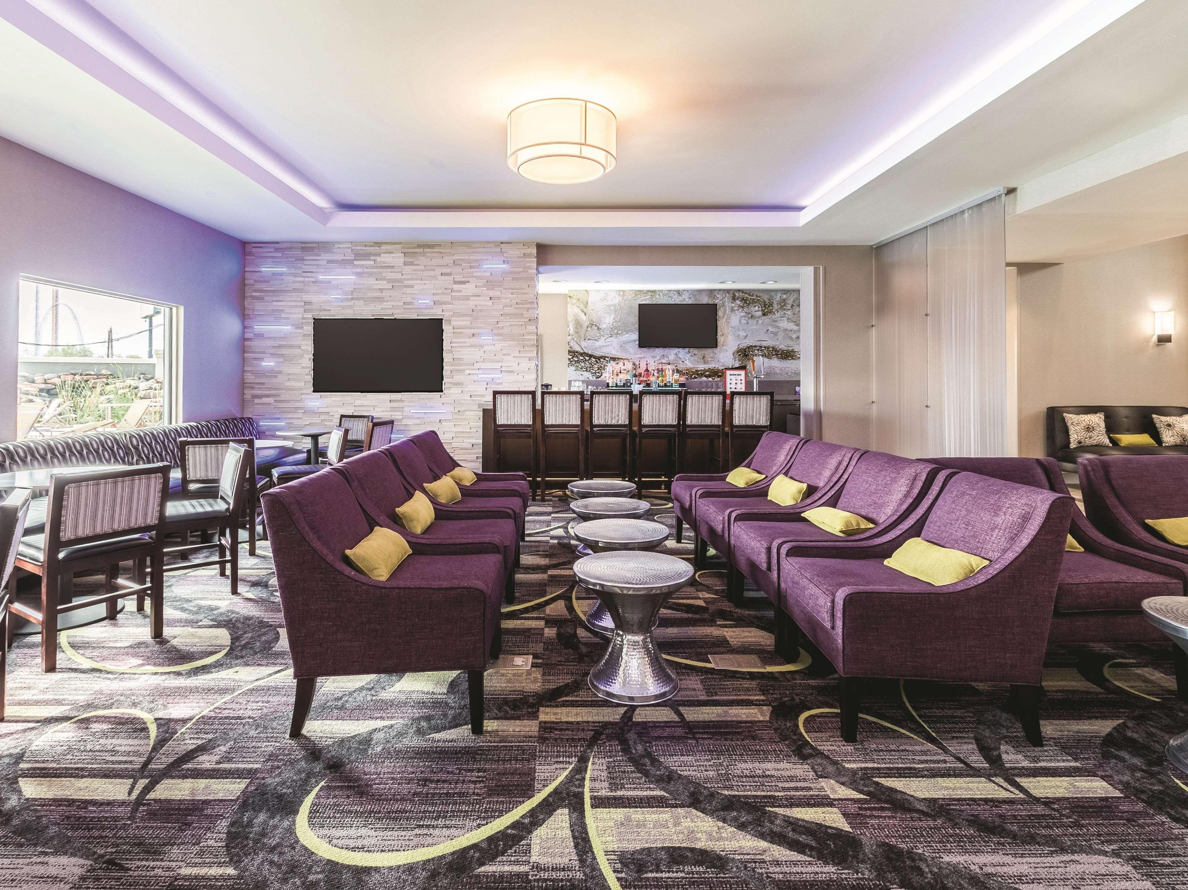 La Quinta By Wyndham Arlington North 6 Flags Dr Hotel Bagian luar foto