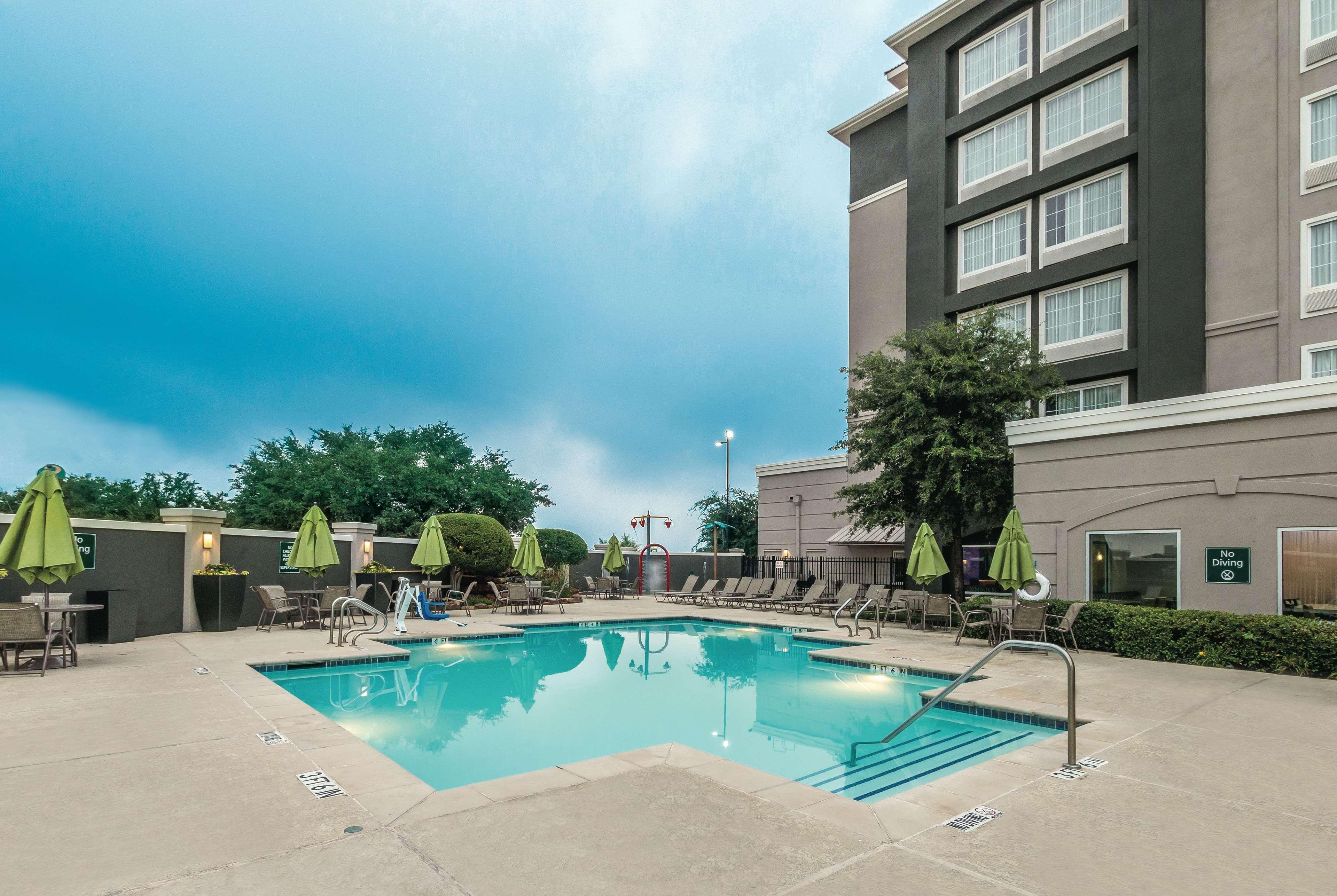 La Quinta By Wyndham Arlington North 6 Flags Dr Hotel Bagian luar foto