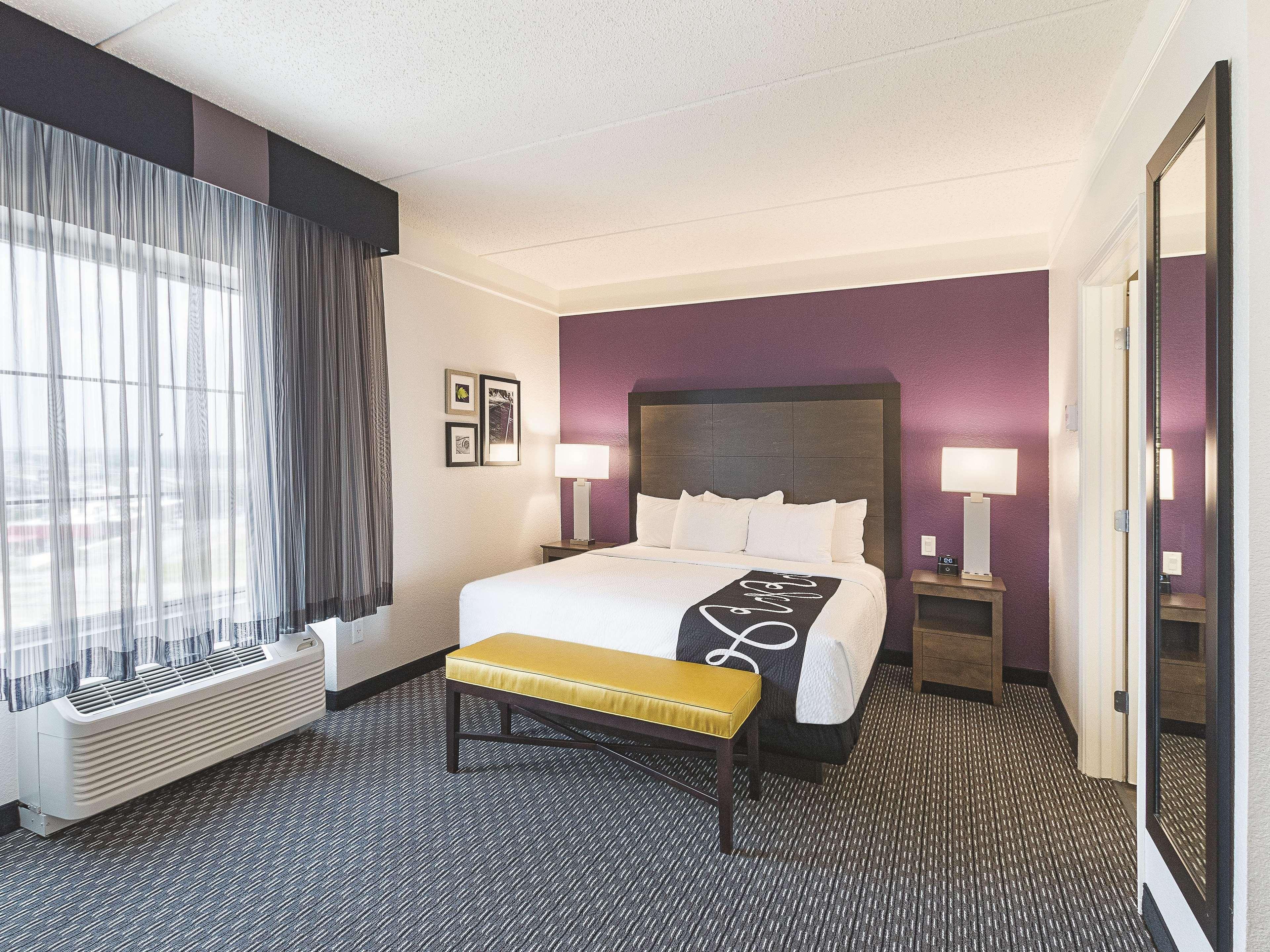 La Quinta By Wyndham Arlington North 6 Flags Dr Hotel Bagian luar foto