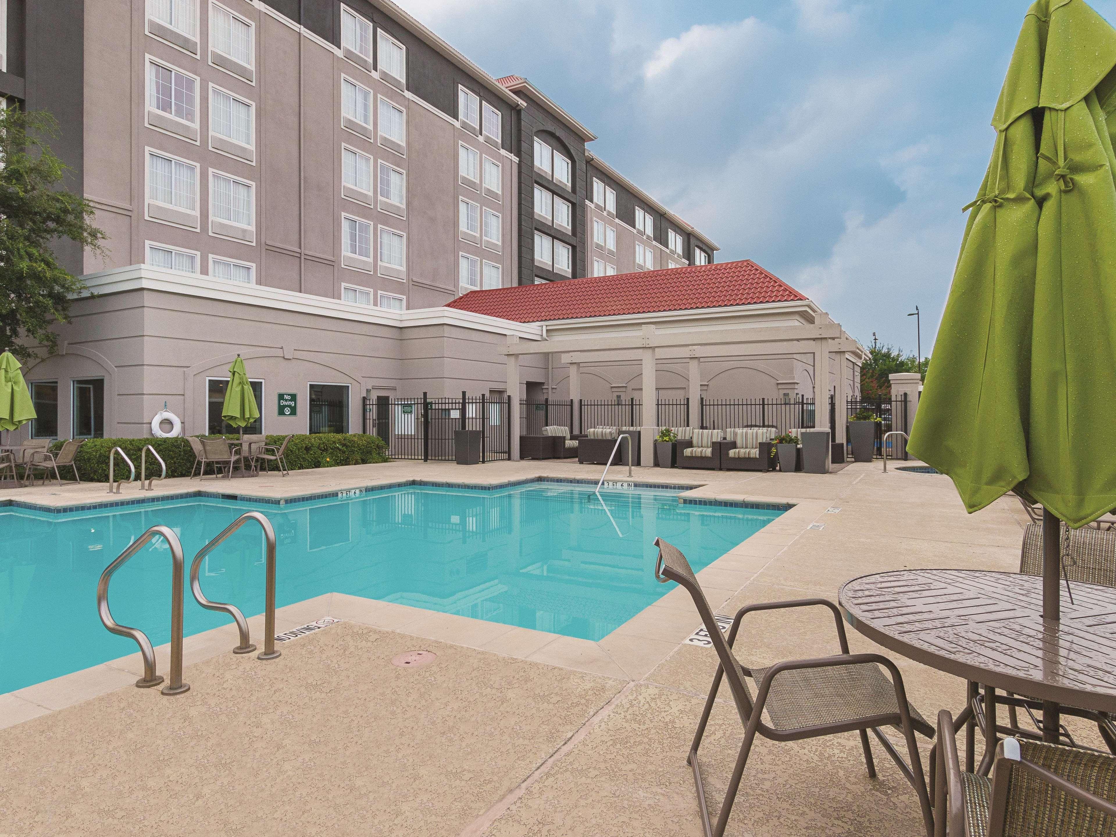 La Quinta By Wyndham Arlington North 6 Flags Dr Hotel Bagian luar foto