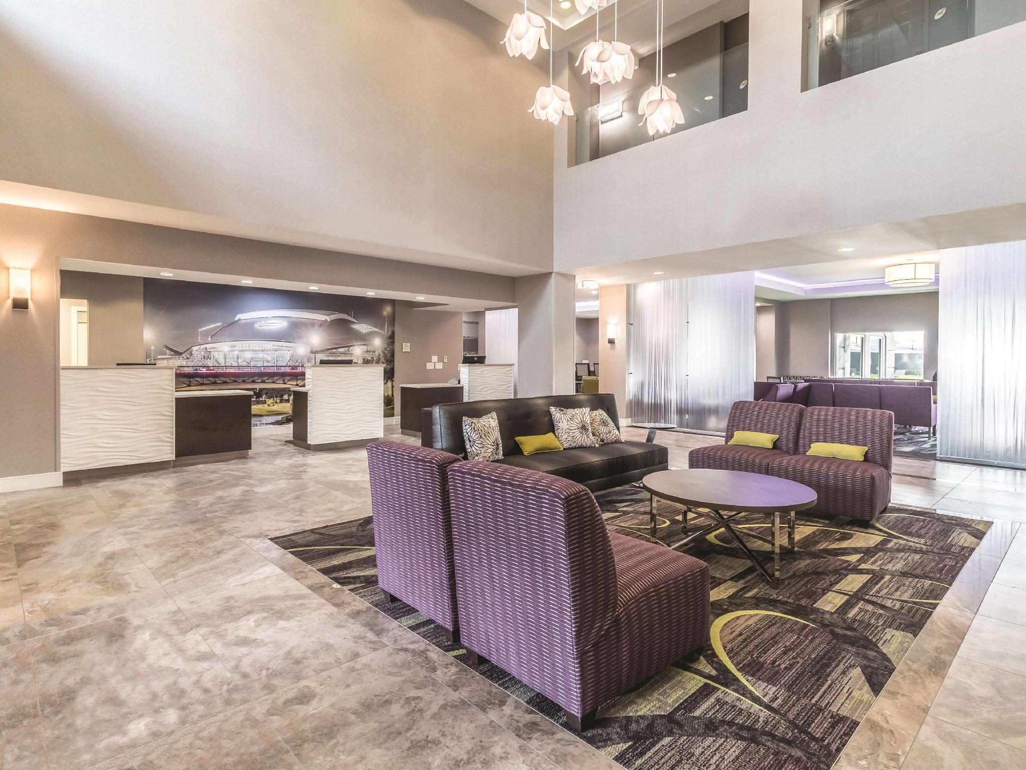 La Quinta By Wyndham Arlington North 6 Flags Dr Hotel Bagian luar foto