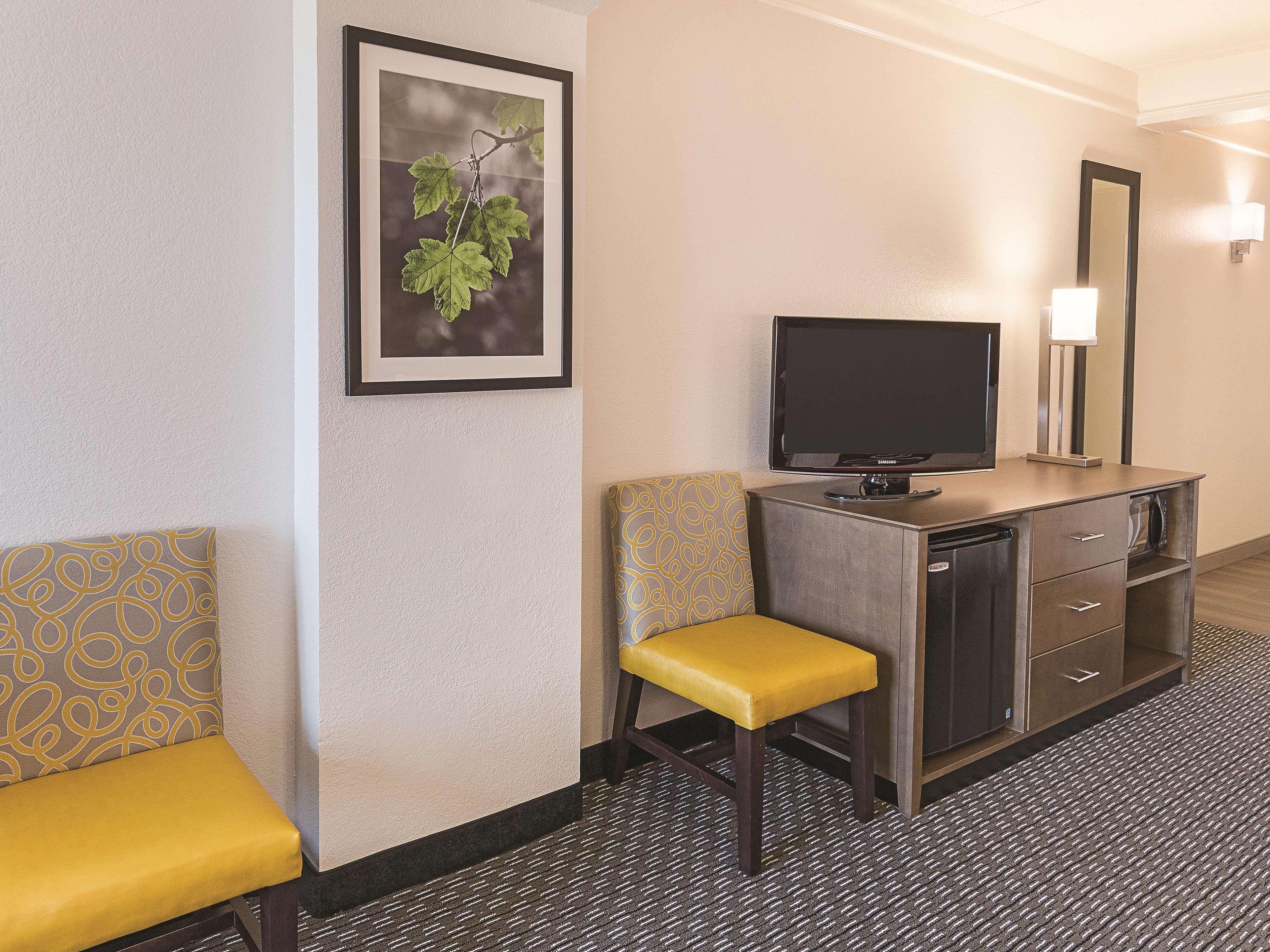 La Quinta By Wyndham Arlington North 6 Flags Dr Hotel Bagian luar foto
