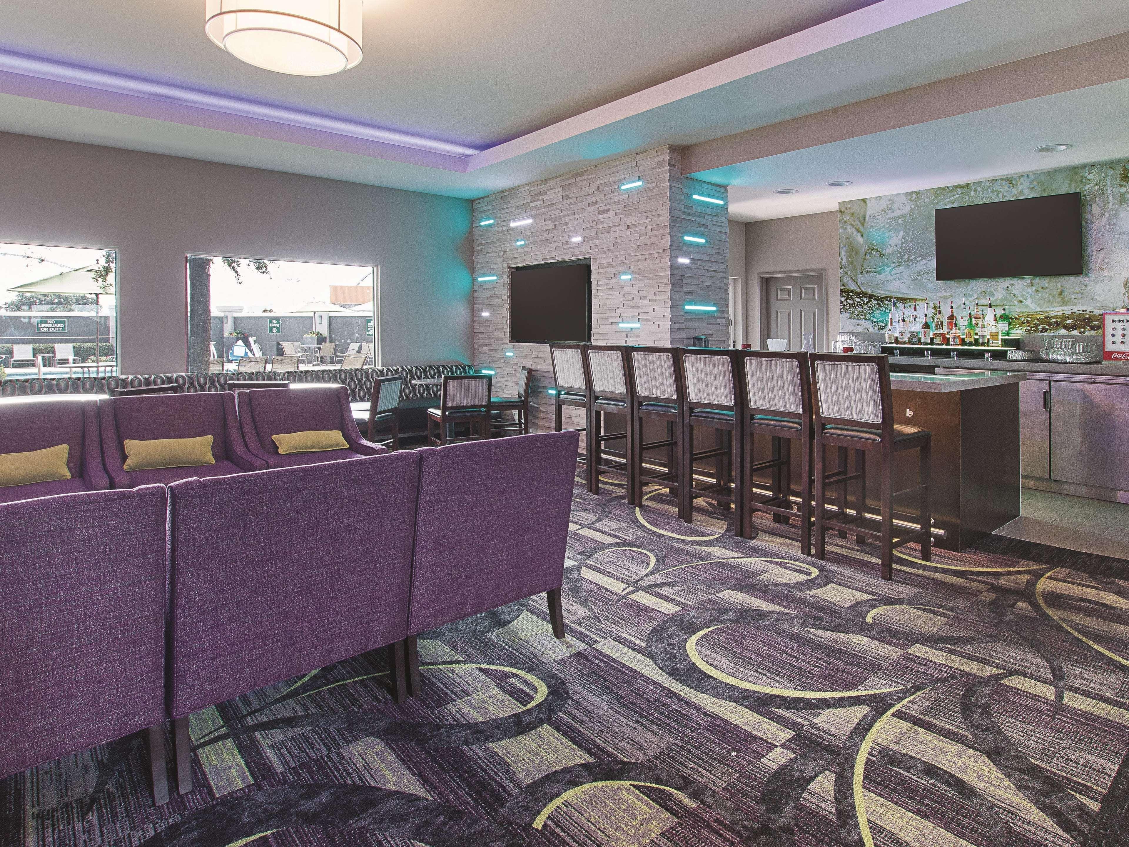La Quinta By Wyndham Arlington North 6 Flags Dr Hotel Bagian luar foto
