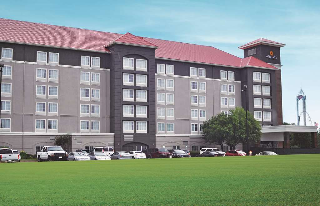 La Quinta By Wyndham Arlington North 6 Flags Dr Hotel Bagian luar foto