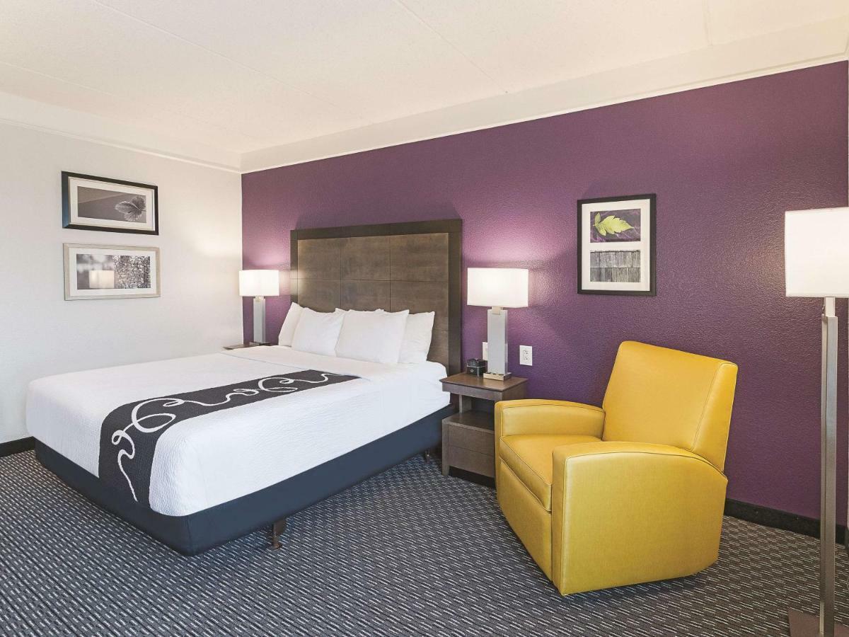 La Quinta By Wyndham Arlington North 6 Flags Dr Hotel Bagian luar foto