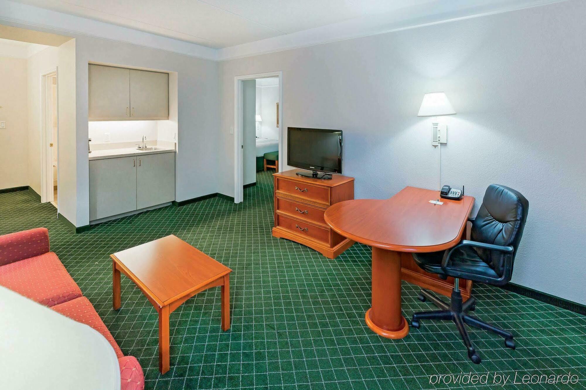 La Quinta By Wyndham Arlington North 6 Flags Dr Hotel Bagian luar foto